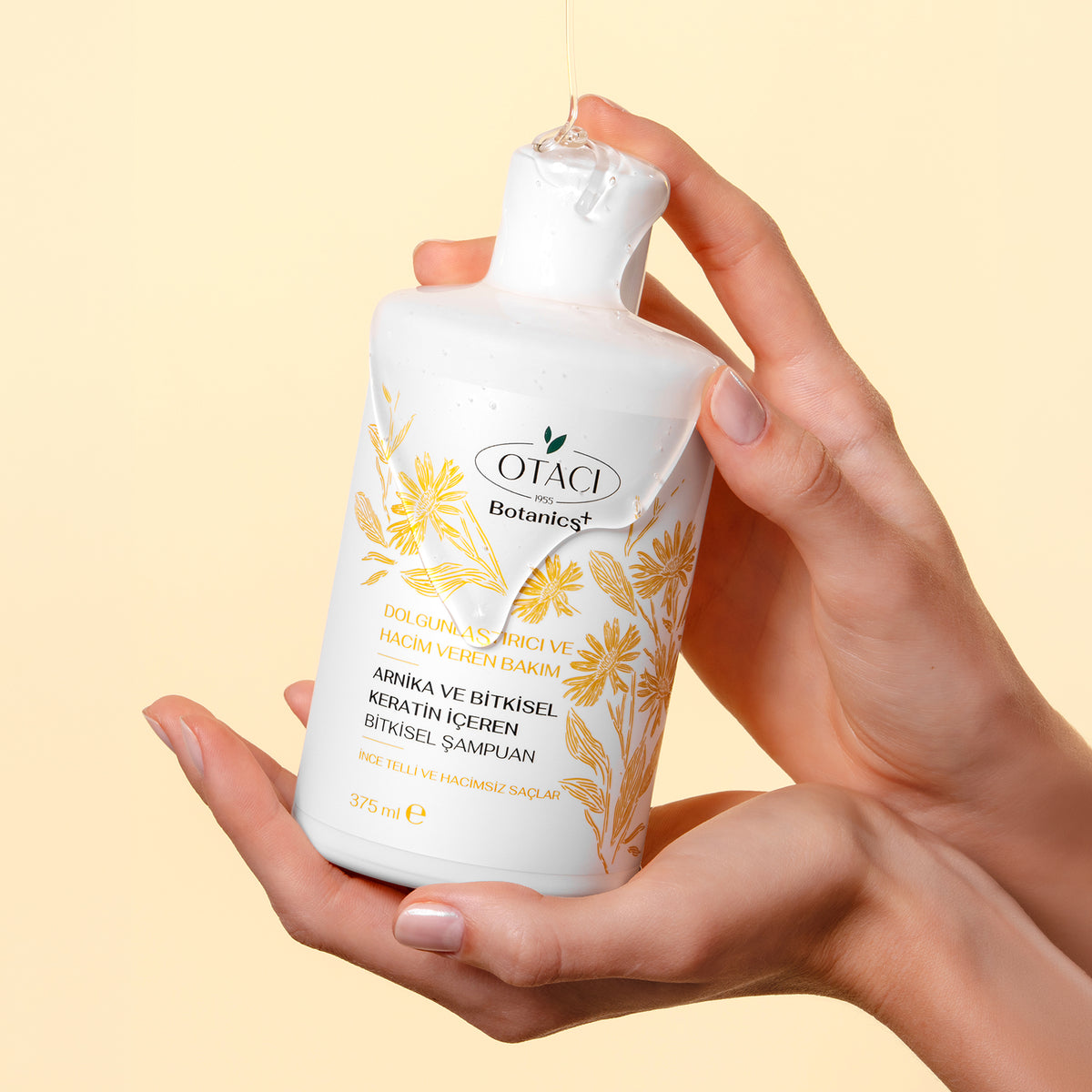 Botanics+ Arnika ve Bitkisel Keratin İçeren Dolgunlaştırıcı ve Hacim Veren Bitkisel Şampuan 375 ml